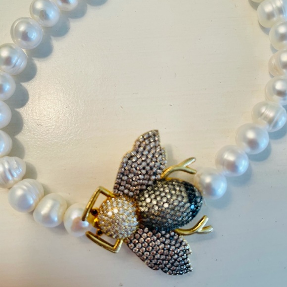 PLUS SIZE. 9 in Bracelet. Bee Mine. Pearls/CZ Bee - Picture 3 of 4